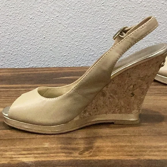 Preowned Lilly Pulitzer Wedges Tan/Beige Size 7.5 (Item#S042) - Picture 6 of 12